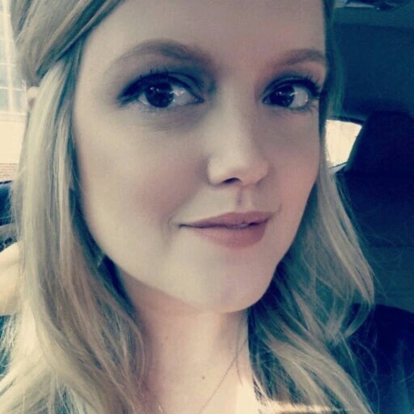 Meet your Posher, Ashlee - Picture 1 of 1